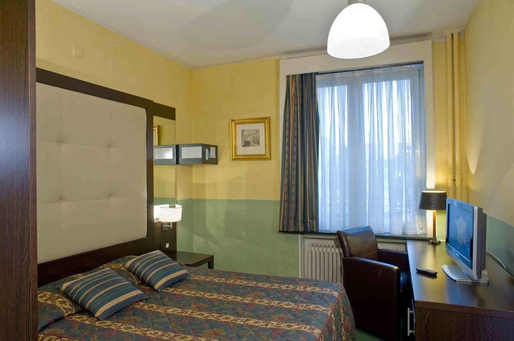 Hotel Plasky Schaerbeek Exterior photo