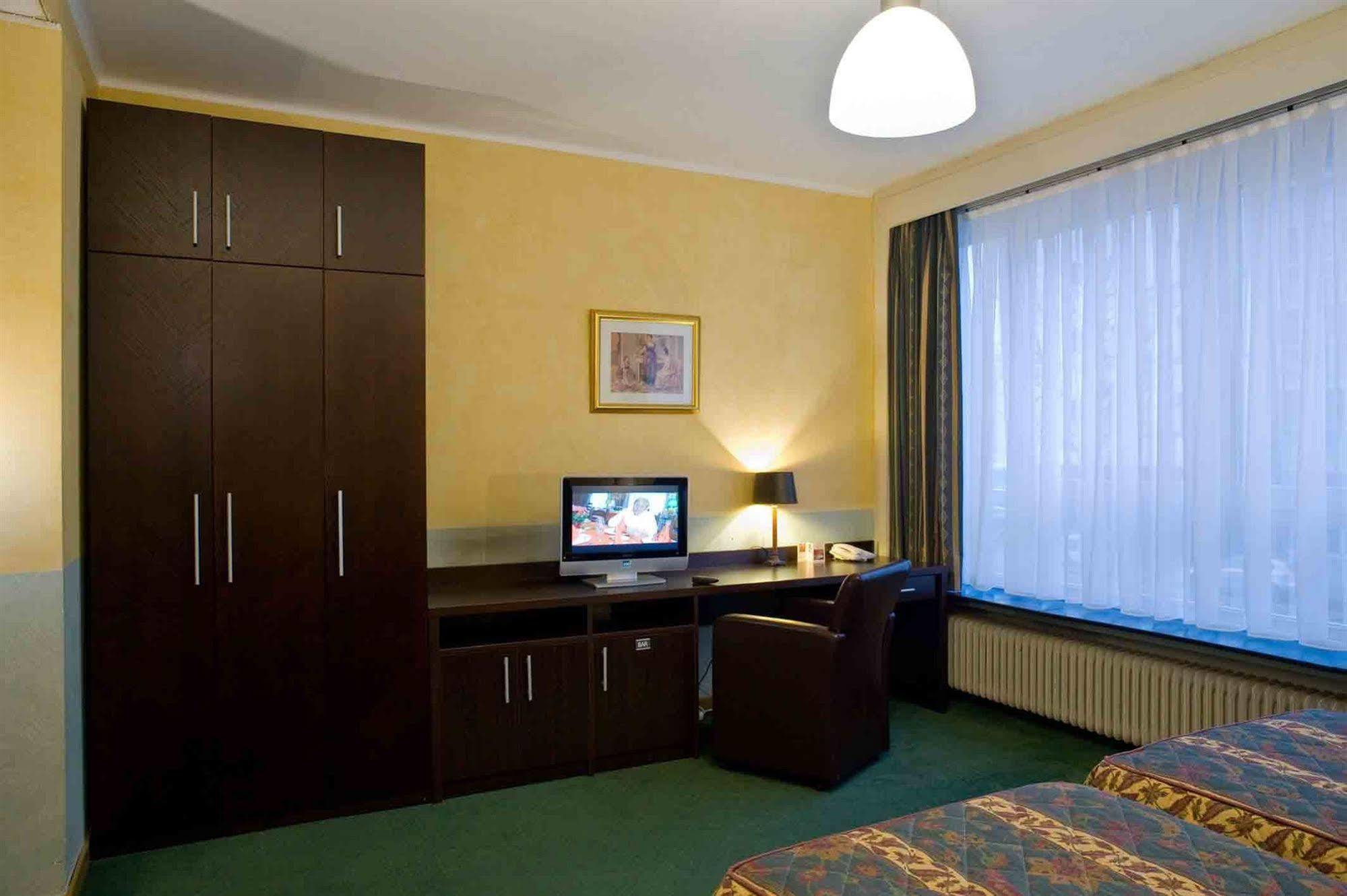 Hotel Plasky Schaerbeek Exterior photo